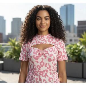 Macaron Women’s Pink Leopard Print Cutout Front Top Size Large Preloved